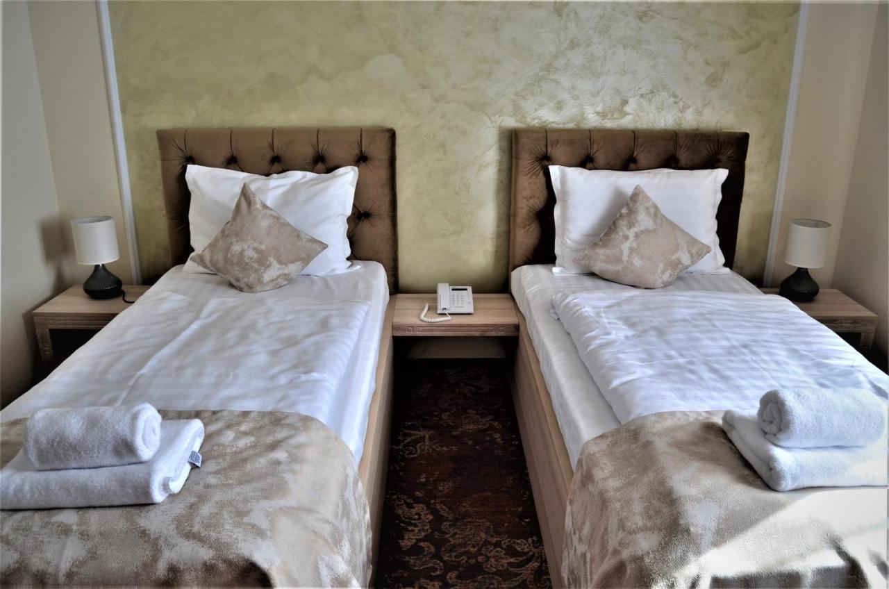 Pensiunea Romeo Resort Foksány Kültér fotó