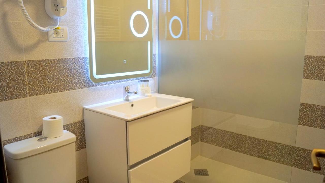 Pensiunea Romeo Resort Foksány Kültér fotó