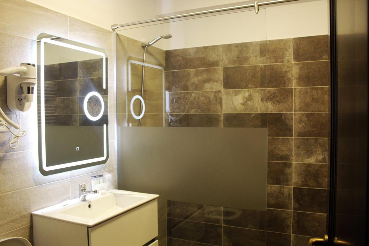 Pensiunea Romeo Resort Foksány Kültér fotó