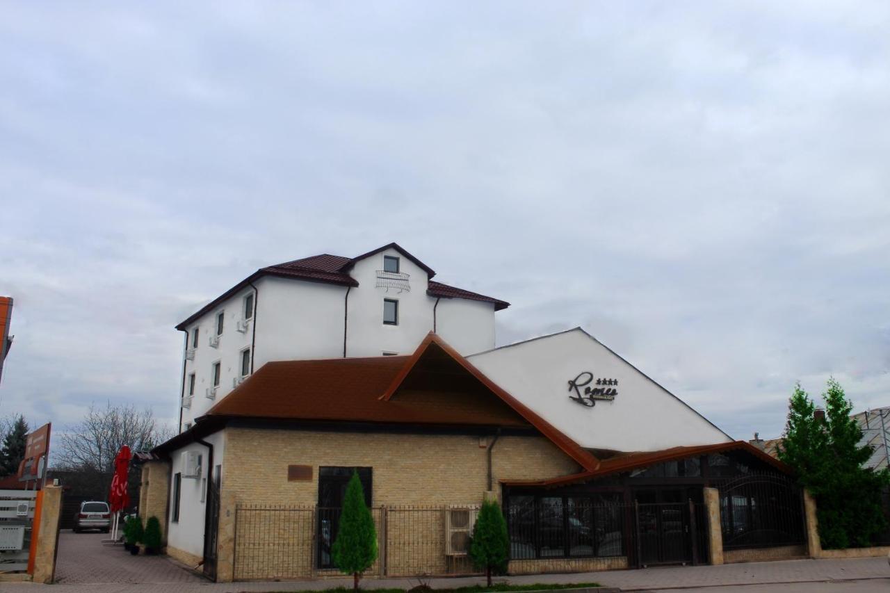 Pensiunea Romeo Resort Foksány Kültér fotó